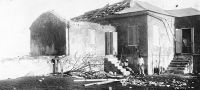 Orkanen 1928 Strawberry Hill St Croix med k  kkenbygning og badev  relse efter orkanen 13 september 1928 DVS 0069